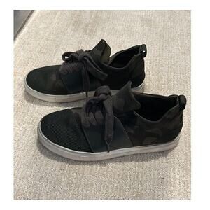 Womens Size 6 Steve Madden Lumi Pull On Sneakers Camo‎ EUC